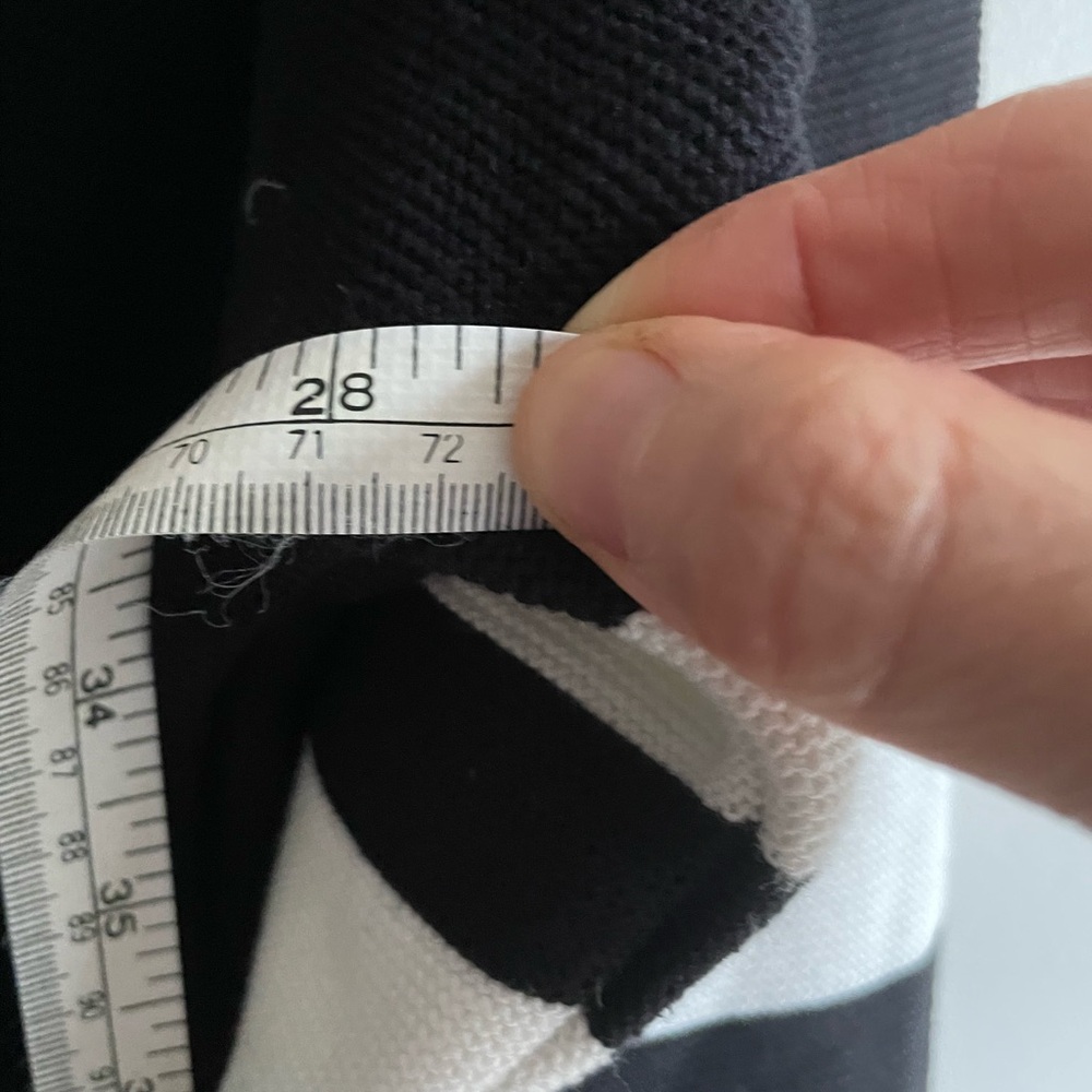 Zara Black and White Sweater - Picture 6 of 8